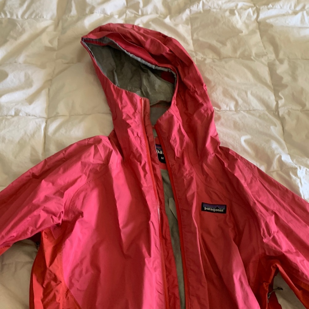 Patagonia Women’s Medium Rain Jacket ☔️